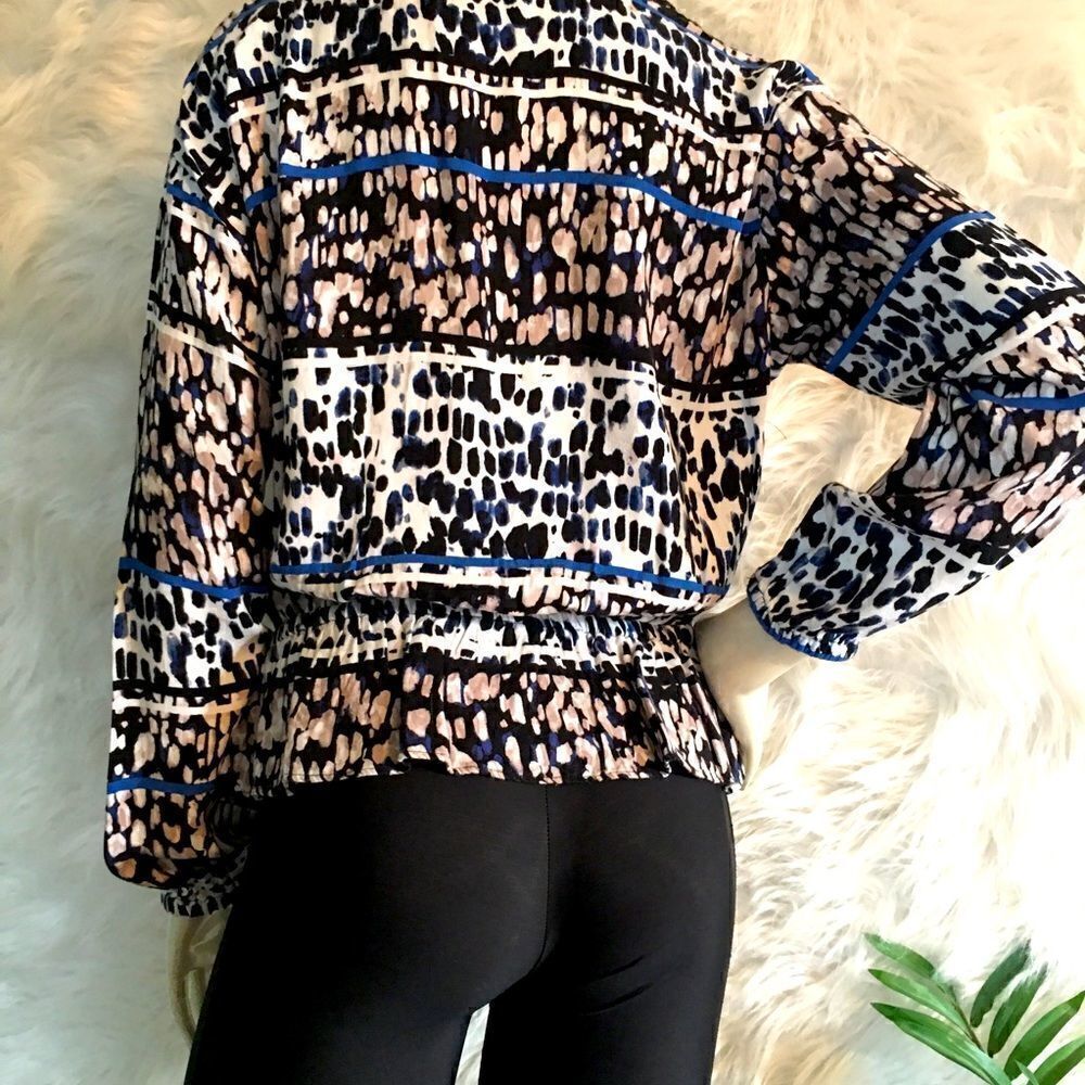 J.Lo Oversized Rayon ruffle bottom top - Picture 9 of 9